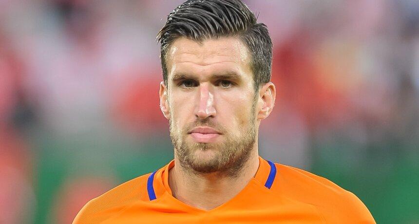 Former Netherlands midfielder Strootman announces his retirement from football. 1 17a94582e261ba168dc7d48009fed8eb7b6accbe18a21048d99a42ec96dff4de 860 460