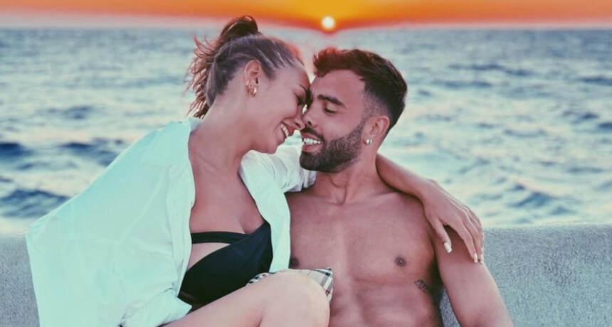 PHOTOS: Arsenal goalkeeper's proposal to stunning beauty has all of London talking 1 80fddf0b81b3b2325c1d82e6366d7d52722a4de6d8e5947548aedb2de59b10f2 860 460