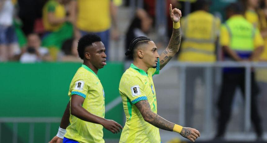 Raphinha’s Bold Warning to Argentina – You Won’t Believe What He Said 1 Raphinha & Vinicius Junior