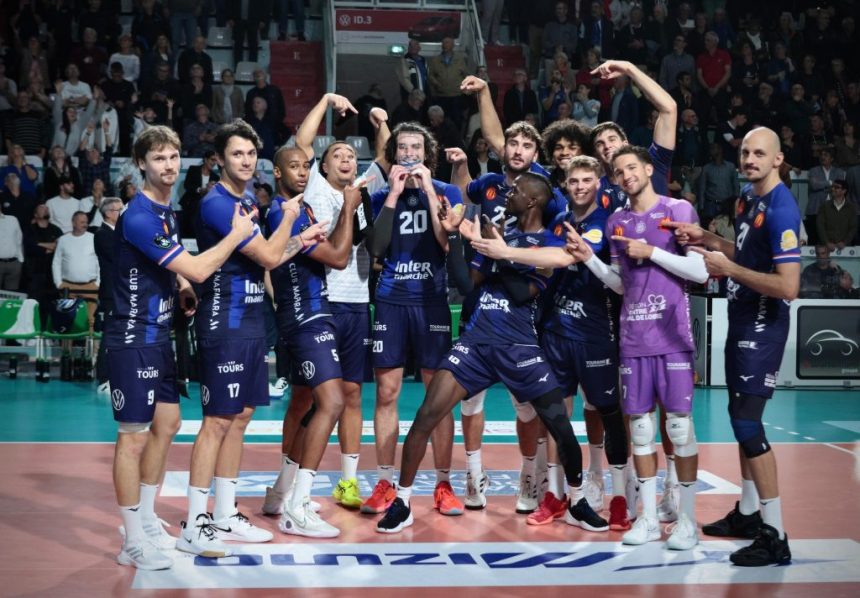 Tours Bolsters Title Defense with Convincing Victory Over Plessis-Robinson 1 Tours Volleyball team